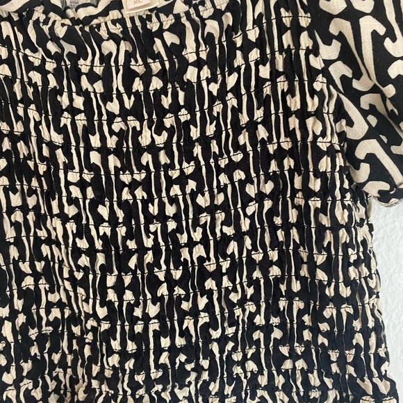 Monteau Black and Cream Geometric Blouse - Picture 4 of 4